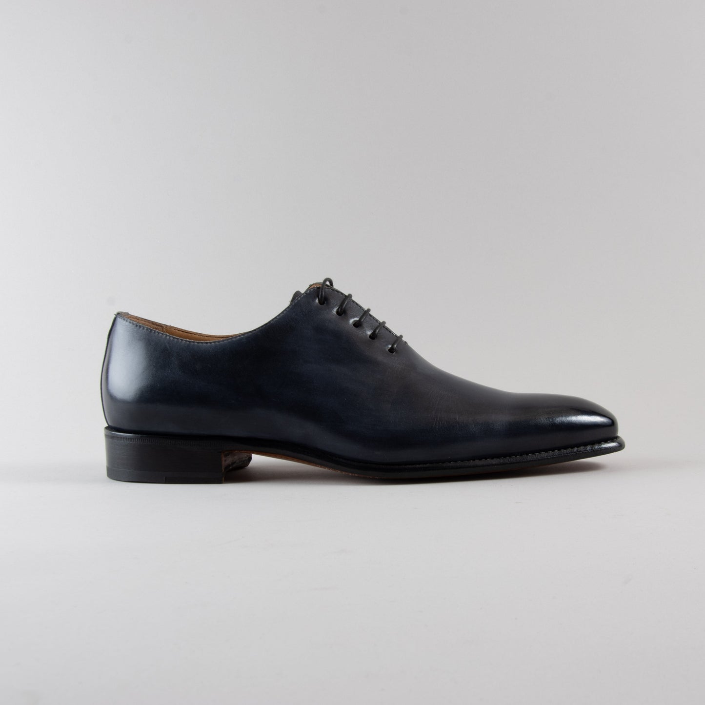Smooth antiqued Oxford